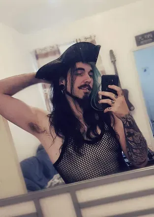 @sp00kygothpirate
