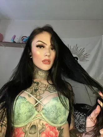 @playwithtrixyrose
