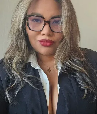 @curvyisacam