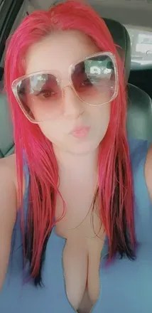 @nikkiliouswiththebigtits