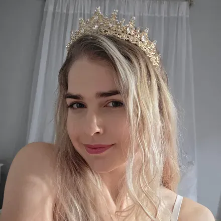 @roxanne.ackrmn