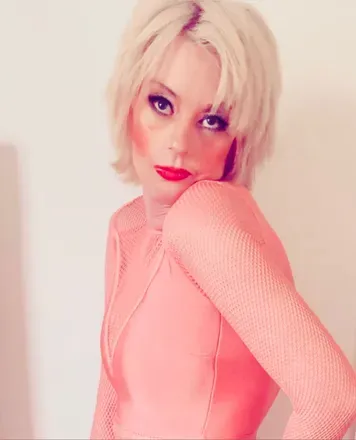 @laurenharriesofficial
