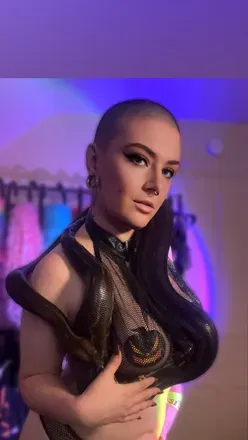 @yourg0thg0ddess