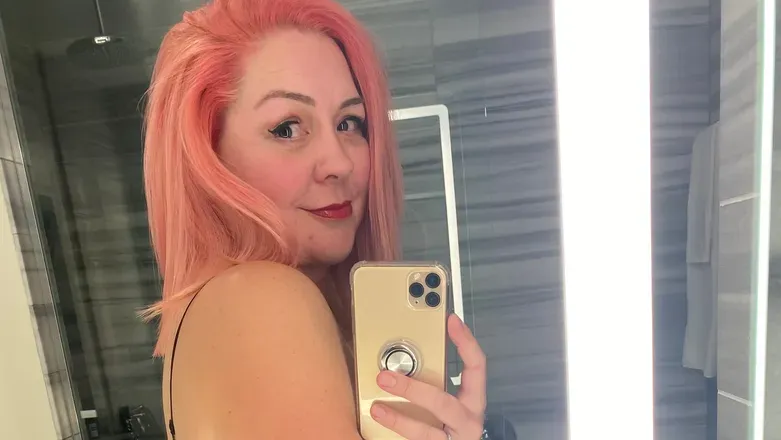 @curvyblondebombshell420