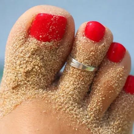 @scarlet_soles_and_feet