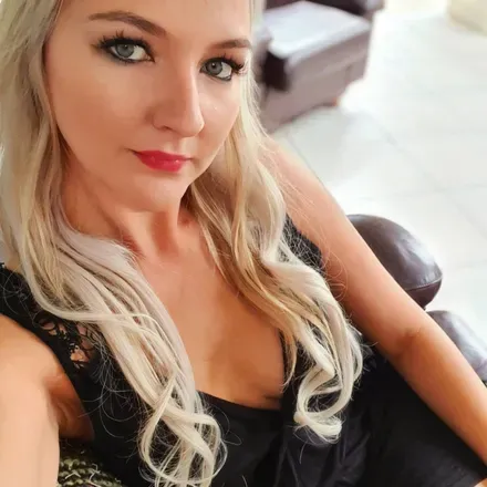 @thehotwifezacpl