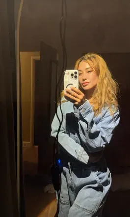 @karleaxoxo