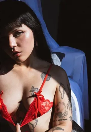 @blvckchxrry