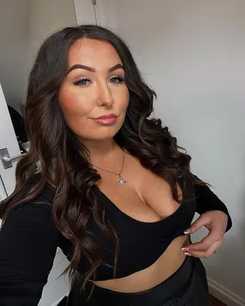 @chloellewellx