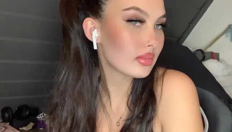 @asziandoll