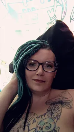 @lovlywench