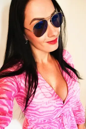 @brunette.loriena