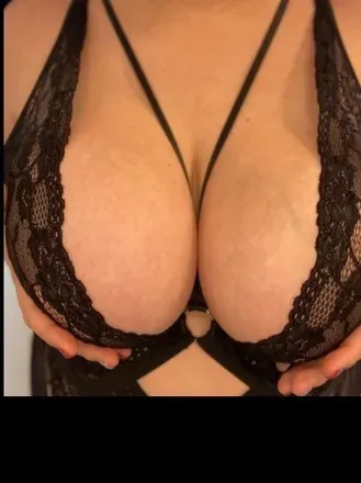 @busty-kat-free