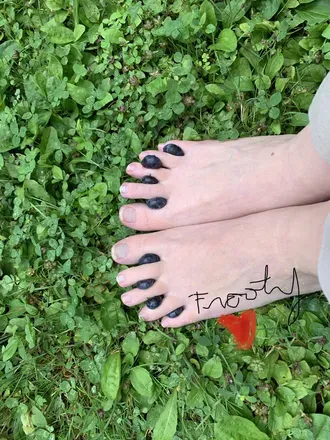 @frootyfootsies