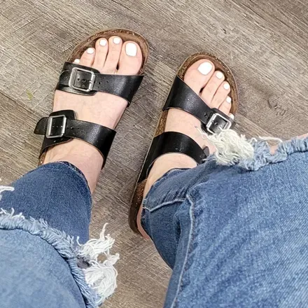 @she.loves.barefeet