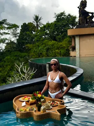 @buhlequeenbee