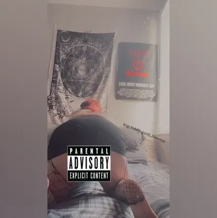 @big.tiddy.goth.femme