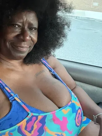 @bigbustyvanessa1