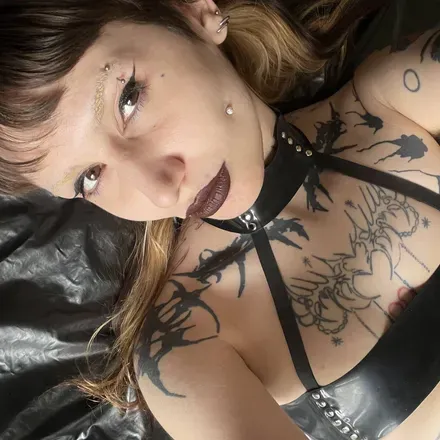 @dominatrixvera