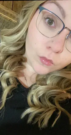 @countryblondee