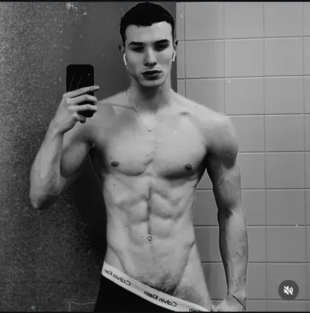 @johnieofficial