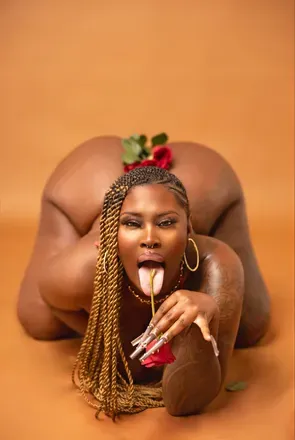 @elleblack