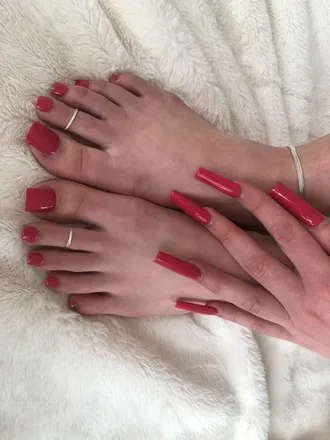 @lili.toes.feet