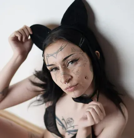 @cleopeach