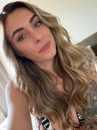 @housewifefleur
