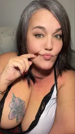 @thickchickamy
