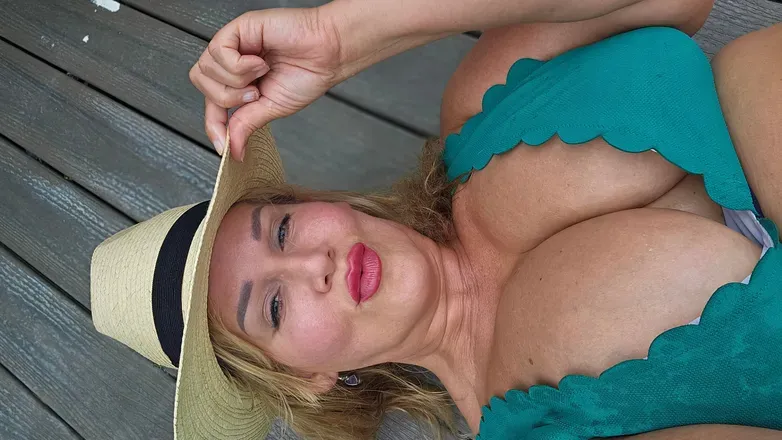 @fantasymilfursula
