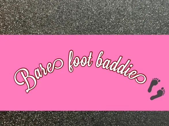@barefoot-baddie