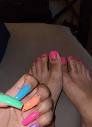 @niniprettyfeet