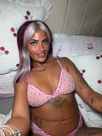 @curvyandiloveit