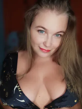 @uwhitekitten