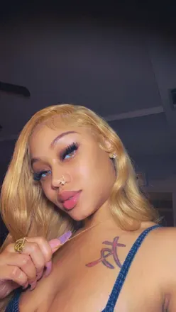 @iamqueenn.goddessfeet