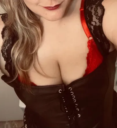 @golden.blue.eyed.bbw