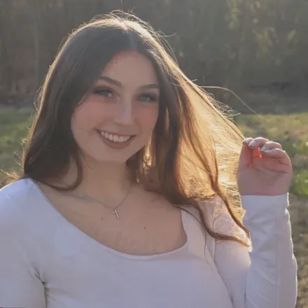 @annieholtfree