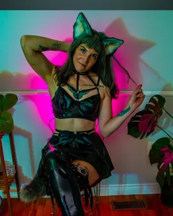 @sariafoxx