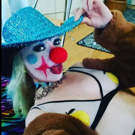 @crickettheclown