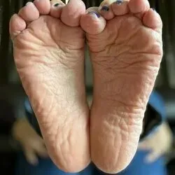 @sassy.red.soles