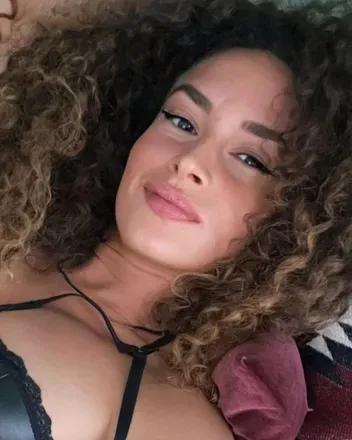 @curlyhot_18