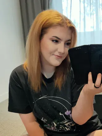 @r0yallysneakpeek