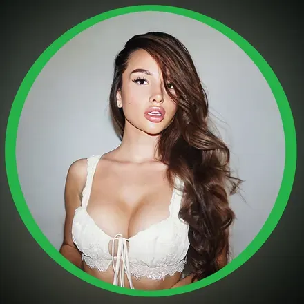 @lily_collins