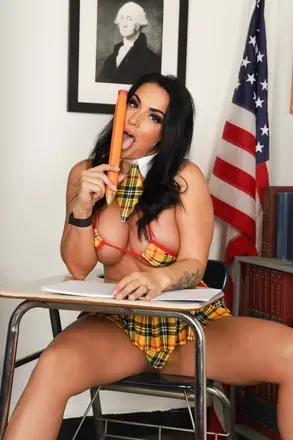 @courtneytillia