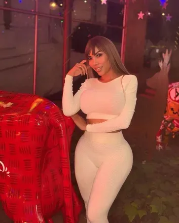 @lizzylaynez
