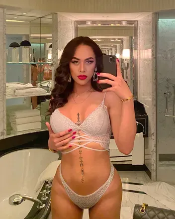 @celinegoddesss