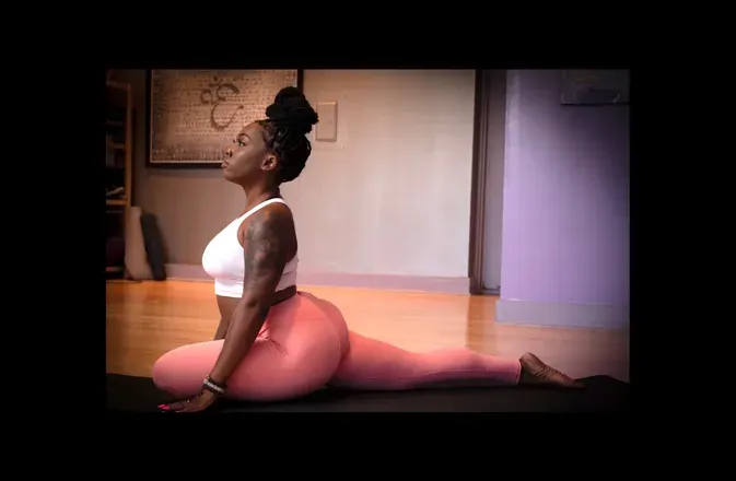 @yogahipsntrix