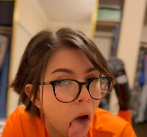 @callme_velma