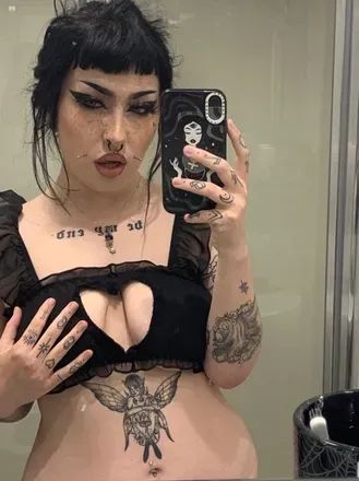 @gothybabie